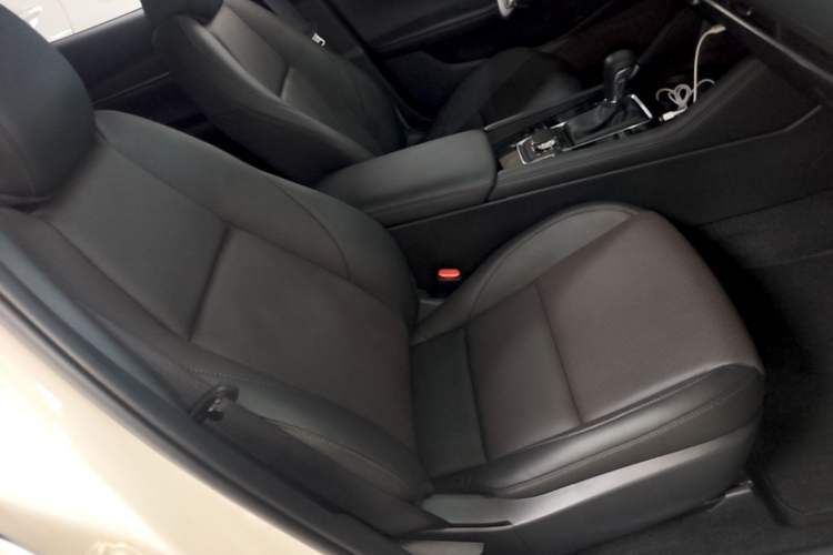 Used Mazda 3 Axela 2025 Model, 2.0L Automatic, Quality Glory Edition Right Front Seat