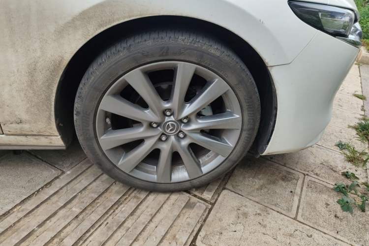 Used Mazda 3 Axela 2025 Model, 2.0L Automatic, Quality Glamour Edition Right Front Wheel Hub
