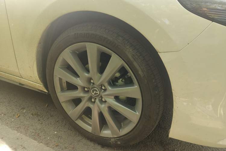 Used Mazda 3 Axela 2025 Model, 2.0L Automatic, Quality Excellence Edition Right Front Wheel Hub