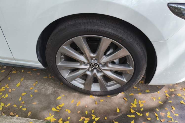 Used Mazda 3 Axela 2025 Model, 2.0L Automatic, Quality Glory Edition Right Front Wheel Hub