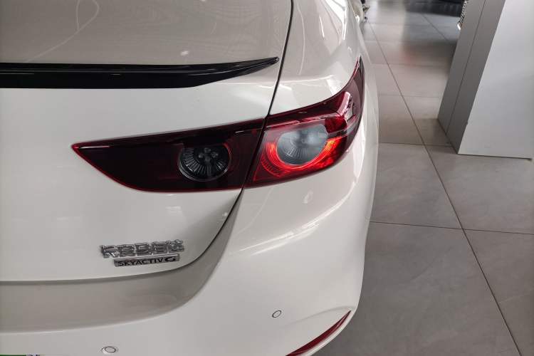 Used Mazda 3 Axela 2025 Model, 2.0L Automatic, Quality Glamour Edition Right Rear Taillight