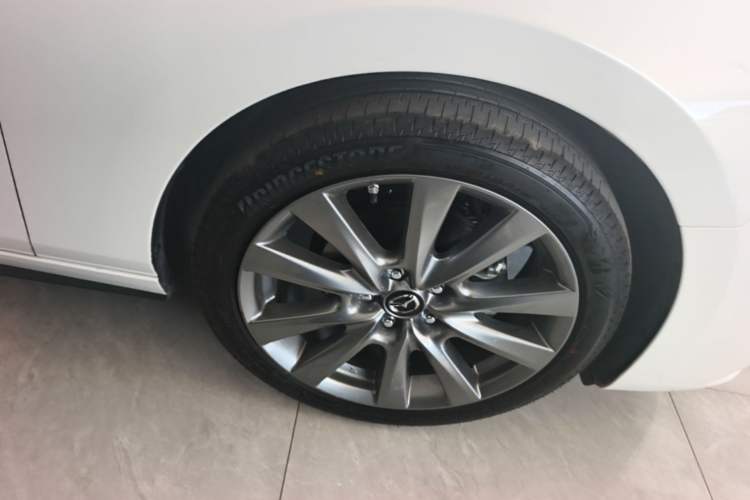 Used Mazda 3 Axela 2025 Model, 2.0L Automatic, Quality Excellence Edition Right Rear Wheel Hub
