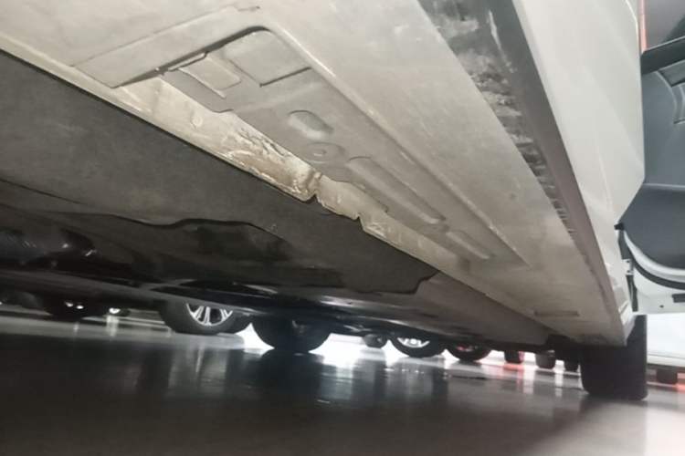 Used Mazda 3 Axela 2025 Model, 2.0L Automatic, Quality Excellence Edition Right Side Sill