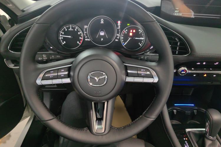 Used Mazda 3 Axela 2025 Model, 2.0L Automatic, Quality Elegance Edition Steering Wheel