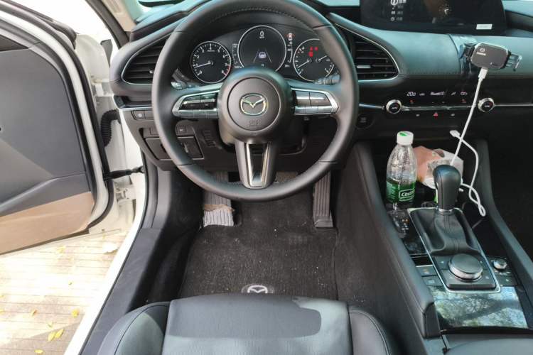 Used Mazda 3 Axela 2025 Model, 2.0L Automatic, Quality Glory Edition Steering Wheel