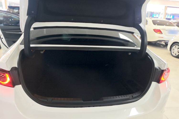 Used Mazda 3 Axela 2025 Model, 2.0L Automatic, Quality Glory Edition Trunk