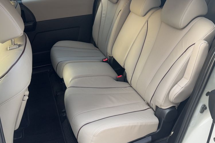 Used Mazda 5 2013 2.0L Automatic Luxury Edition Interior 1