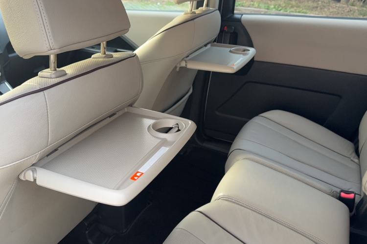 Used Mazda 5 2013 2.0L Automatic Luxury Edition Interior 4