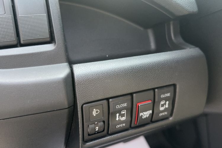 Used Mazda 5 2013 2.0L Automatic Luxury Edition Interior 6