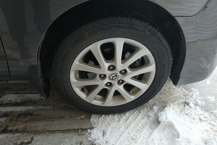 Used Mazda 5 2008 2.0 Automatic Comfort Edition Right Front Wheel Hub
