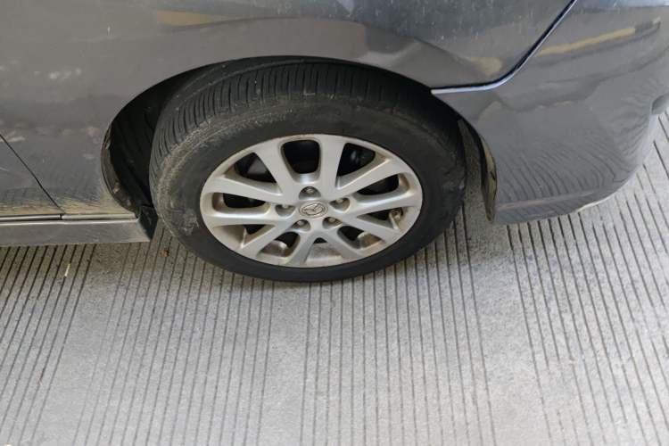 Used Mazda 5 2008 2.0 Automatic Luxury Edition Right Front Wheel Hub