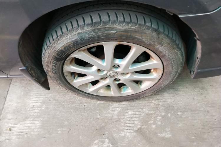 Used Mazda 5 2008 2.0 Manual Comfort Version Right Front Wheel Hub