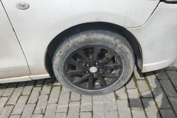 Used Mazda 5 2008 2.0 Automatic Comfort Edition Right Front Wheel Hub