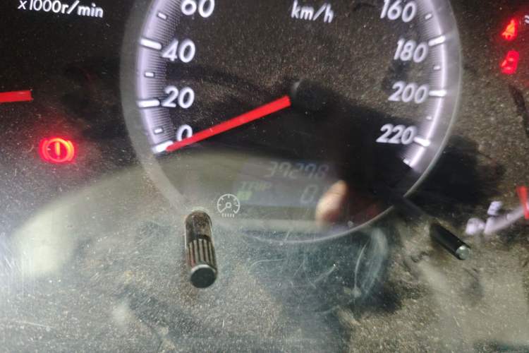Used Mazda 5 2008 2.0 Manual Comfort Version Odometer Close Up