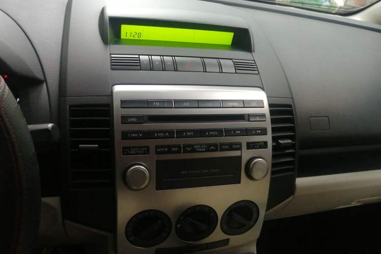 Used Mazda 5 2008 2.0 Automatic Comfort Edition Audio And AC Panel