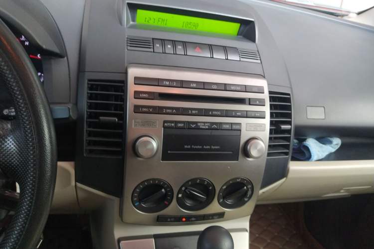 Used Mazda 5 2008 2.0 Automatic Comfort Edition Audio And AC Panel