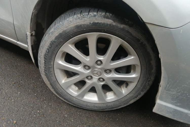 Used Mazda 5 2008 2.0 Automatic Comfort Edition Right Front Wheel Hub