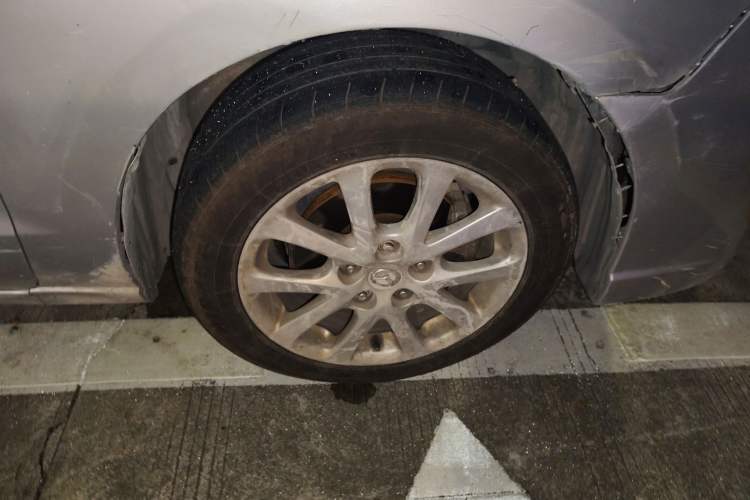 Used Mazda 5 2008 2.0 Automatic Comfort Edition Right Front Wheel Hub