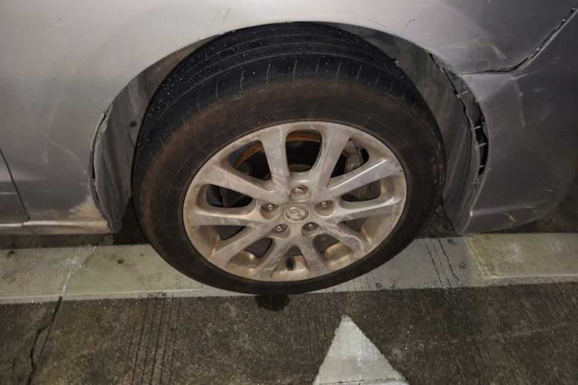 Used Mazda 5 2008 2.0 Automatic Comfort Edition Right Front Wheel Hub