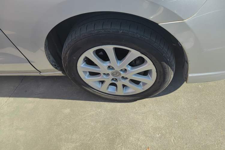 Used Mazda 5 2008 2.0 Automatic Comfort Edition Right Front Wheel Hub
