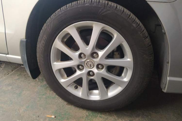 Used Mazda 5 2008 2.0 Automatic Comfort Edition Right Front Wheel Hub