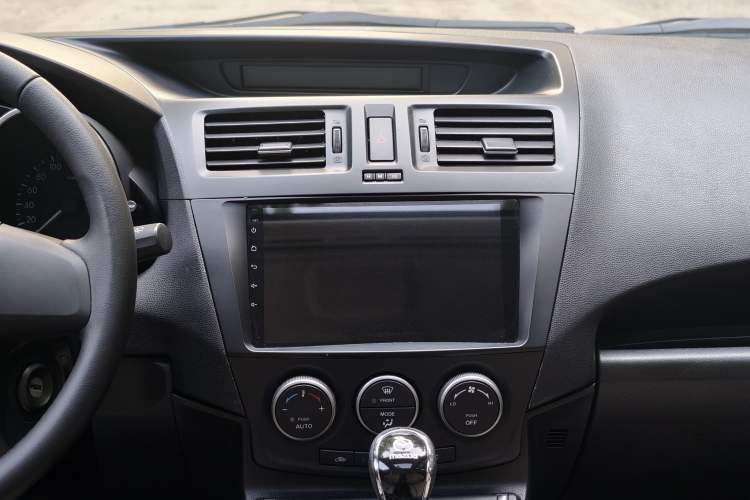 Used Mazda 5 2011 2.0L Automatic Luxury Edition Audio And AC Panel