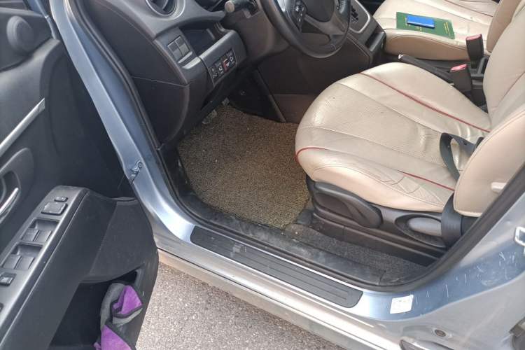 Used Mazda 5 2011 2.0L Automatic Luxury Edition Driver Seat
