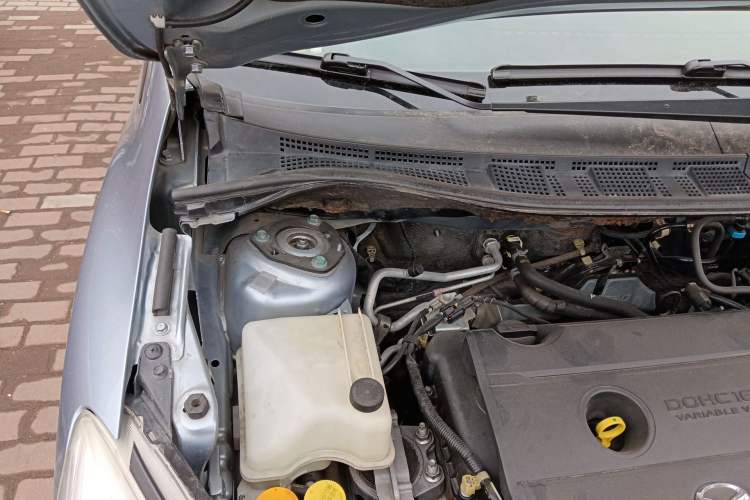 Used Mazda 5 2011 2.0L Automatic Comfort Edition Engine Bay Right