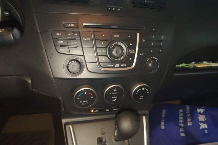 Used Mazda 5 2011 2.0L Automatic Comfort Edition Audio And AC Panel