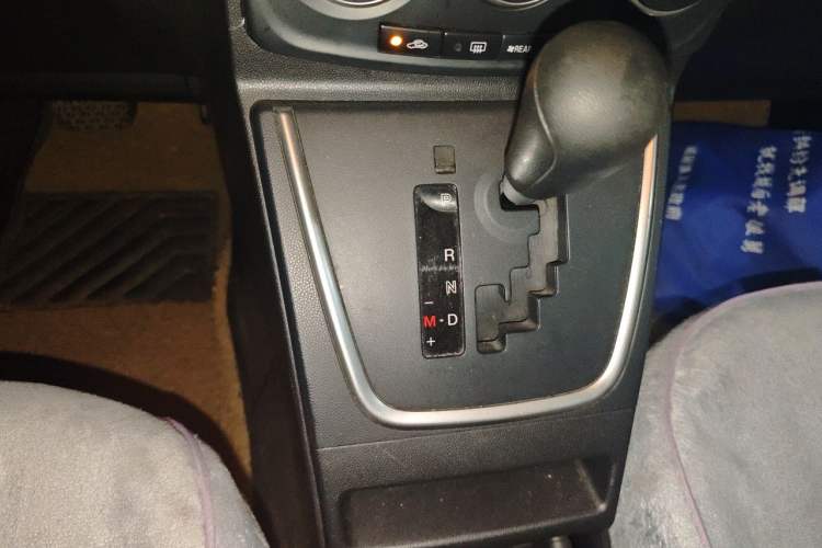 Used Mazda 5 2011 2.0L Automatic Comfort Edition Gear Lever