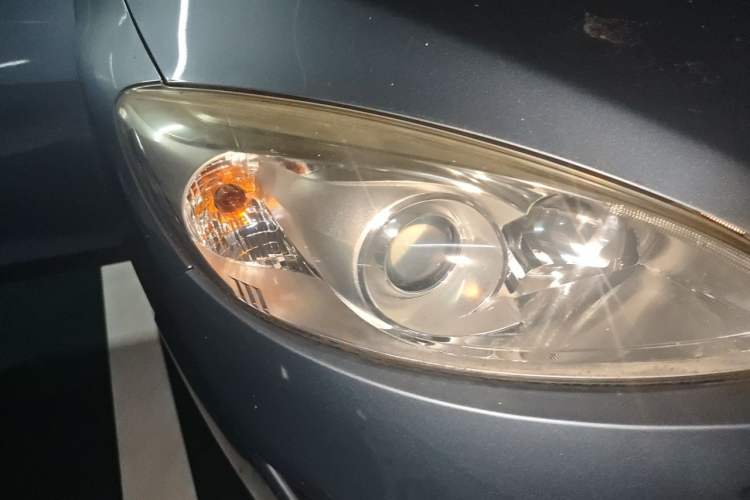 Used Mazda 5 2011 2.0L Automatic Comfort Edition Right Front Headlight