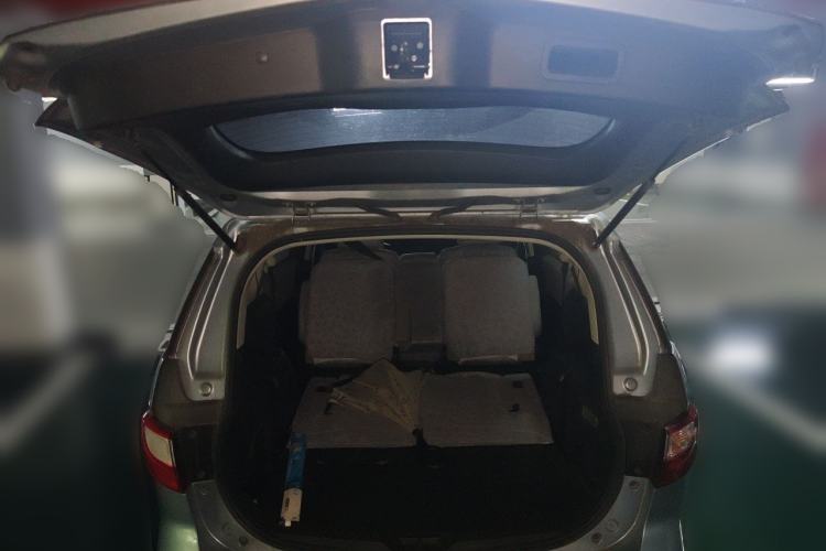 Used Mazda 5 2011 2.0L Automatic Comfort Edition Trunk