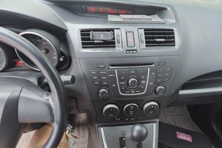 Used Mazda 5 2011 2.0L Automatic Comfort Edition Audio And AC Panel
