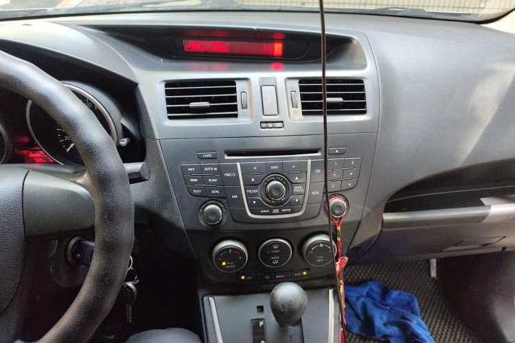 Used Mazda 5 2011 2.0L Automatic Comfort Edition Audio And AC Panel