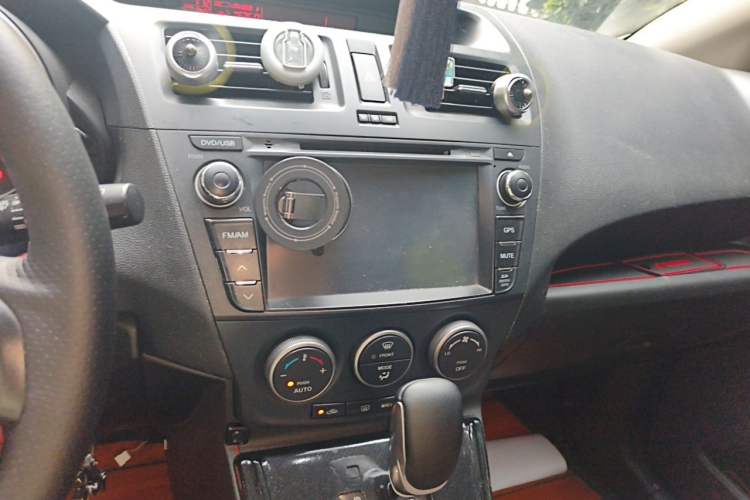 Used Mazda 5 2011 2.0L Automatic Comfort Edition Audio And AC Panel