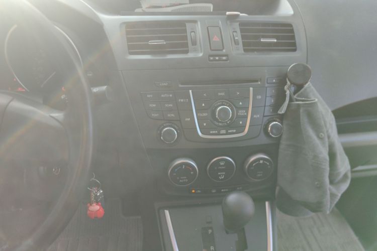 Used Mazda 5 2011 2.0L Automatic Comfort Edition Audio And AC Panel