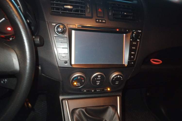 Used Mazda 5 2011 2.0L Manual Comfort Edition Audio And AC Panel