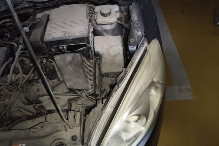 Used Mazda 5 2011 2.0L Automatic Comfort Edition Engine Bay Left