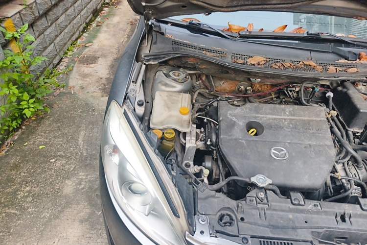 Used Mazda 5 2011 2.0L Automatic Comfort Edition Engine Bay Right
