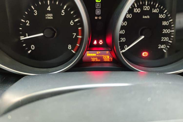 Used Mazda 5 2011 2.0L Automatic Comfort Edition Odometer Close Up