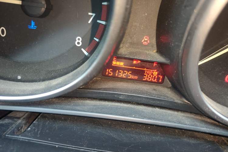 Used Mazda 5 2011 2.0L Manual Comfort Edition Odometer Close Up