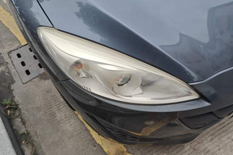 Used Mazda 5 2011 2.0L Automatic Comfort Edition Right Front Headlight