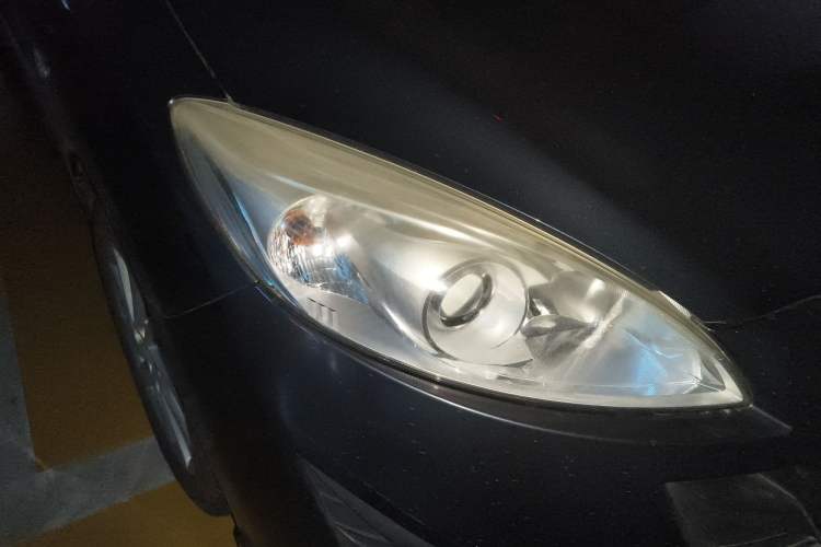 Used Mazda 5 2011 2.0L Automatic Comfort Edition Right Front Headlight