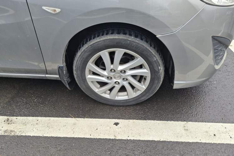 Used Mazda 5 2011 2.0L Automatic Comfort Edition Right Front Wheel Hub