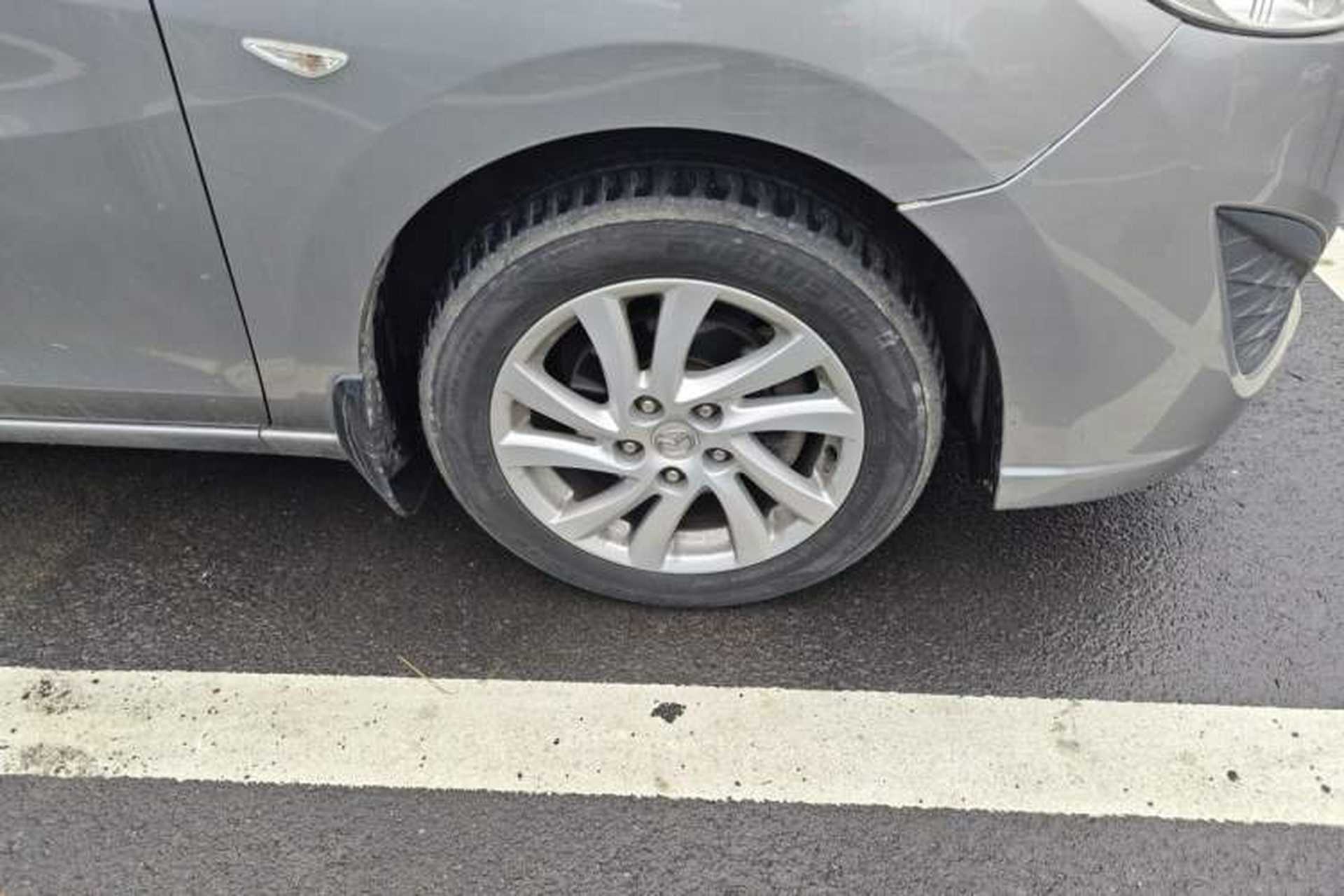 Used Mazda 5 2011 2.0L Automatic Comfort Edition Right Front Wheel Hub