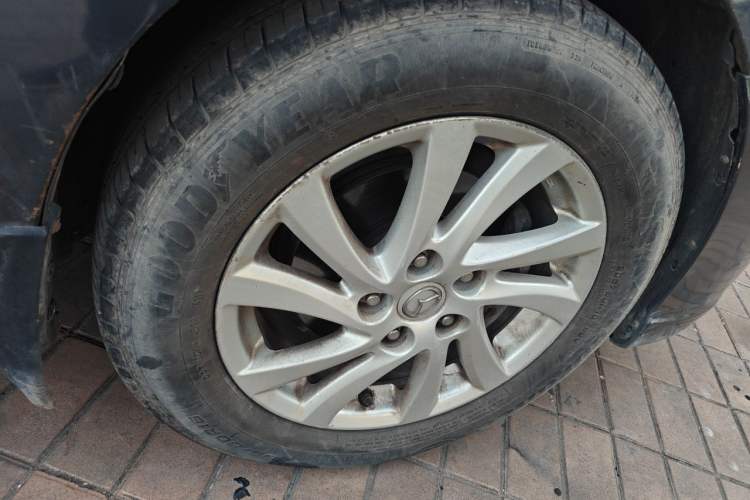 Used Mazda 5 2011 2.0L Automatic Comfort Edition Right Front Wheel Hub
