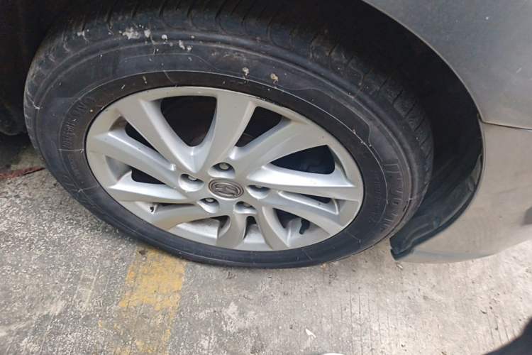 Used Mazda 5 2011 2.0L Automatic Comfort Edition Right Front Wheel Hub