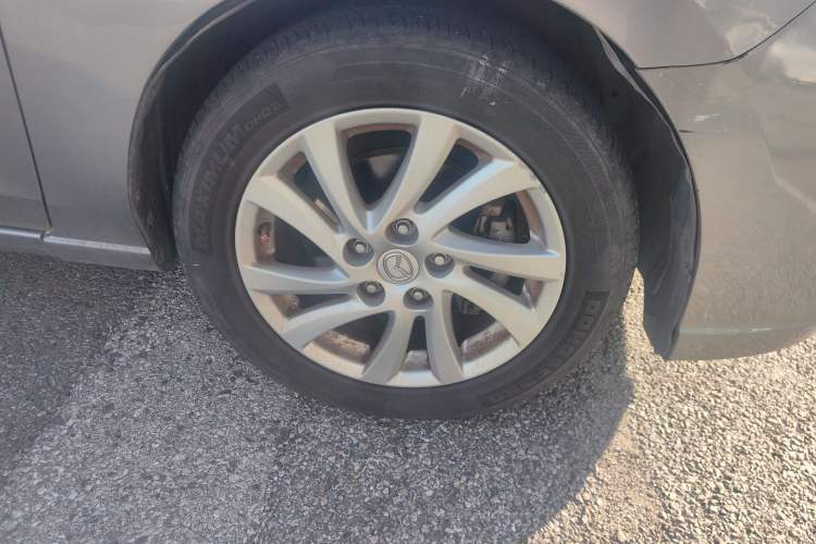 Used Mazda 5 2011 2.0L Automatic Comfort Edition Right Front Wheel Hub