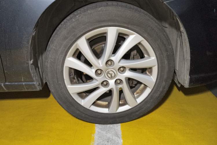 Used Mazda 5 2011 2.0L Automatic Comfort Edition Right Front Wheel Hub