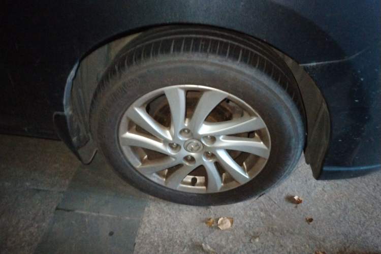 Used Mazda 5 2011 2.0L Manual Comfort Edition Right Front Wheel Hub